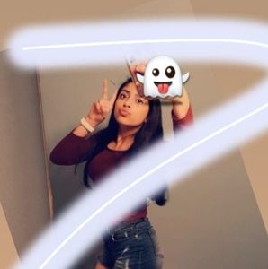 Meet your Posher, Sayra